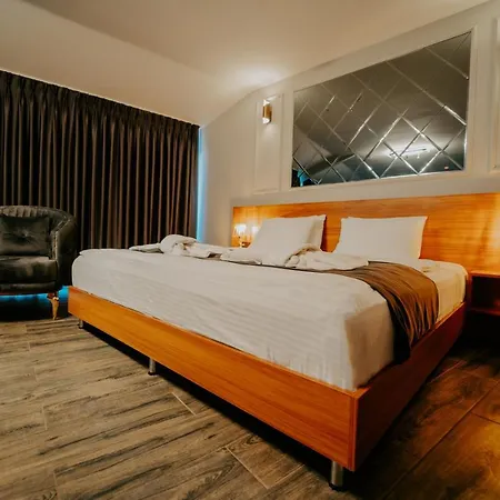 Grand Quars Hotel *