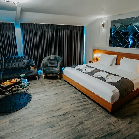 Grand Quars Hotel *