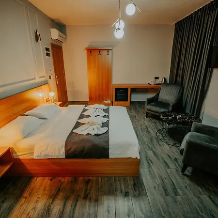 Grand Quars Hotell *