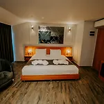 Hotel Grand Quars *